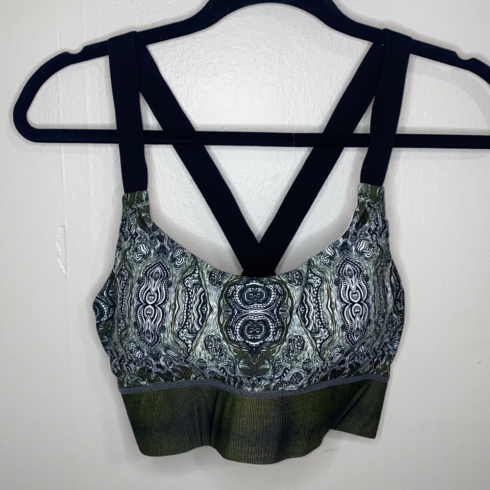 Green patterned sports bra!